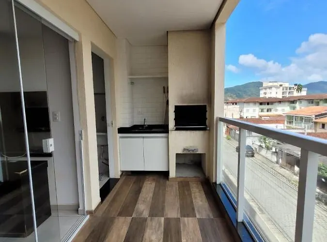 - no Centro da Cidade próximo a restaurantes e às grande, centro, Itaguá, etc.